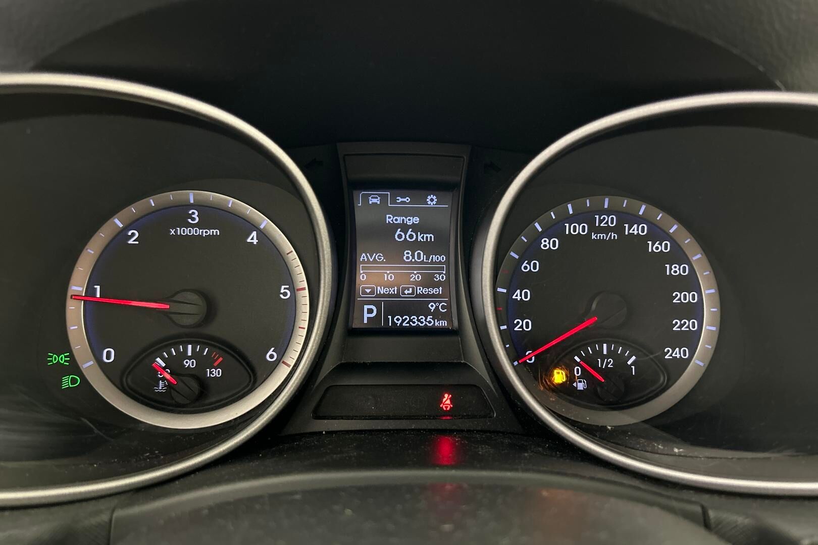 Hyundai Santa Fe iso kuva 14