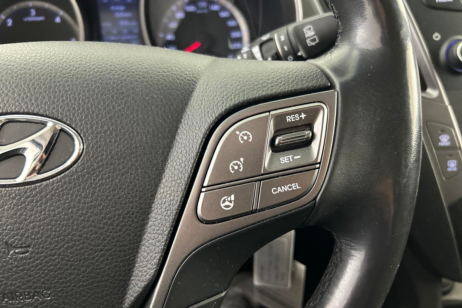 Hyundai Santa Fe iso kuva 15