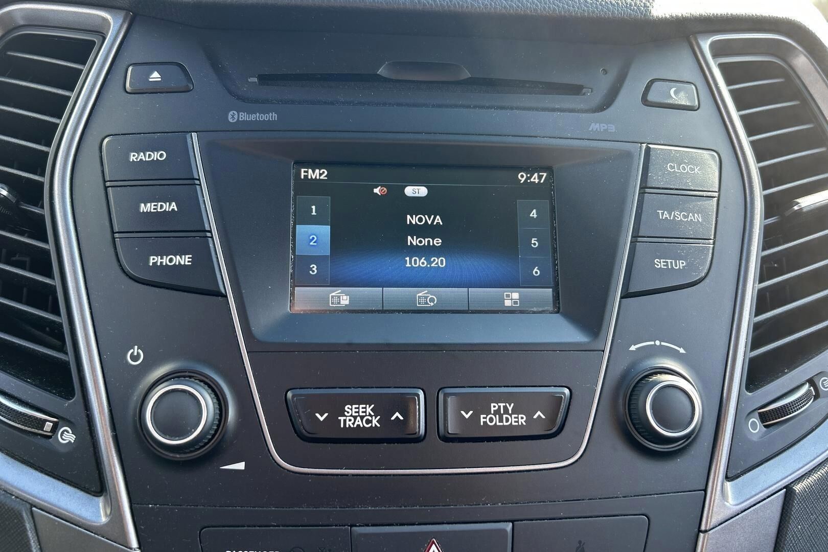 Hyundai Santa Fe iso kuva 15