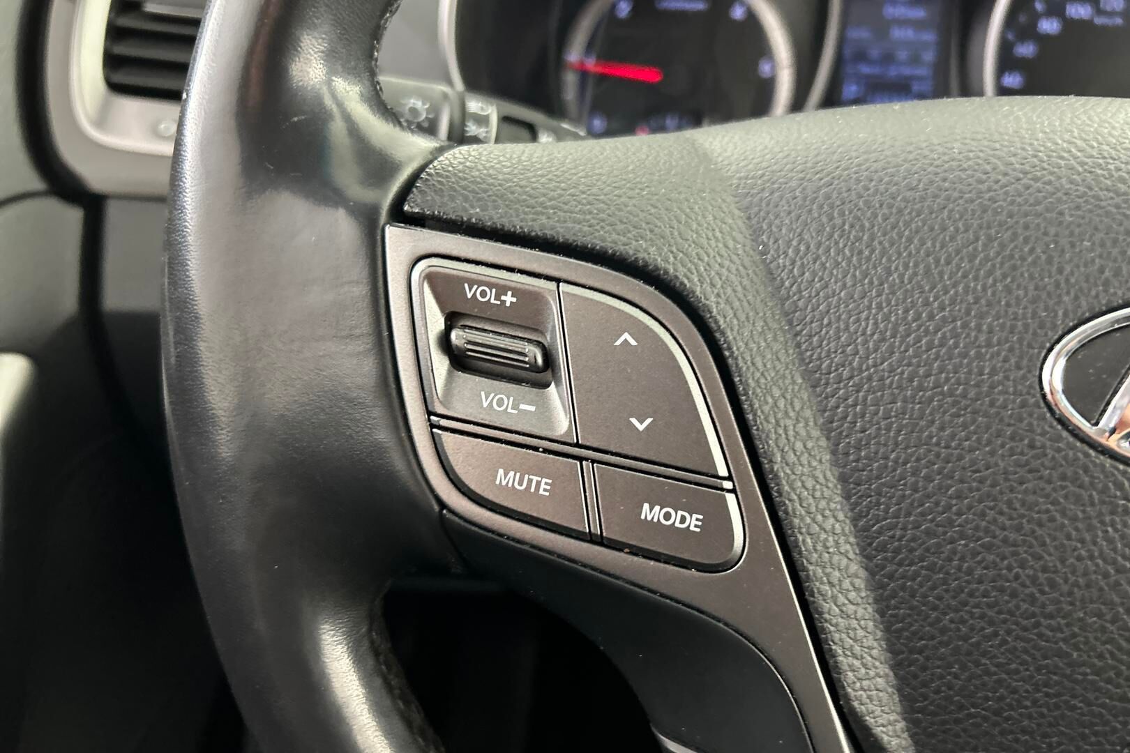 Hyundai Santa Fe iso kuva 17