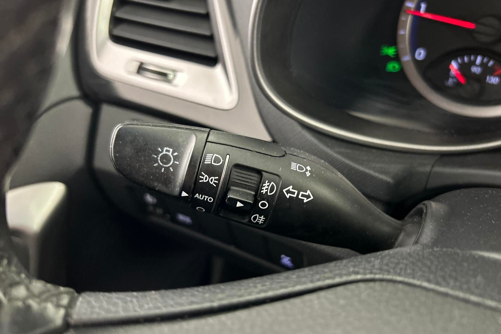 Hyundai Santa Fe iso kuva 18