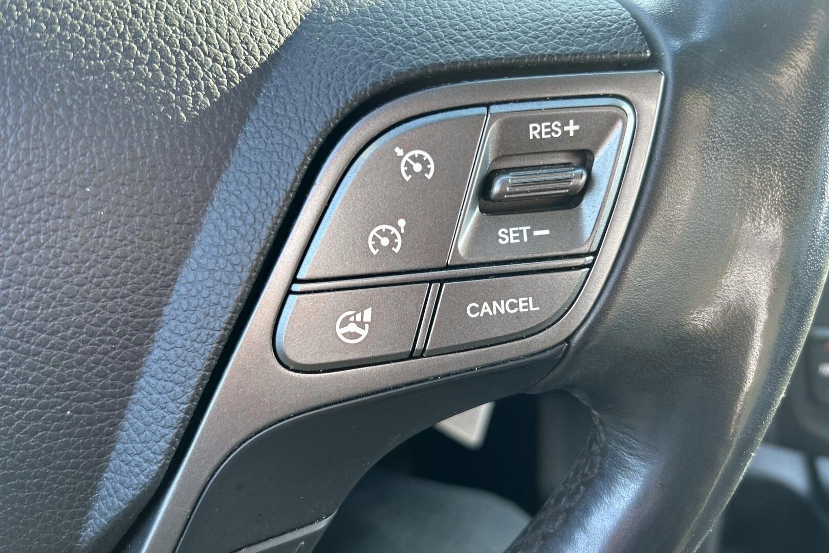 Hyundai Santa Fe iso kuva 19