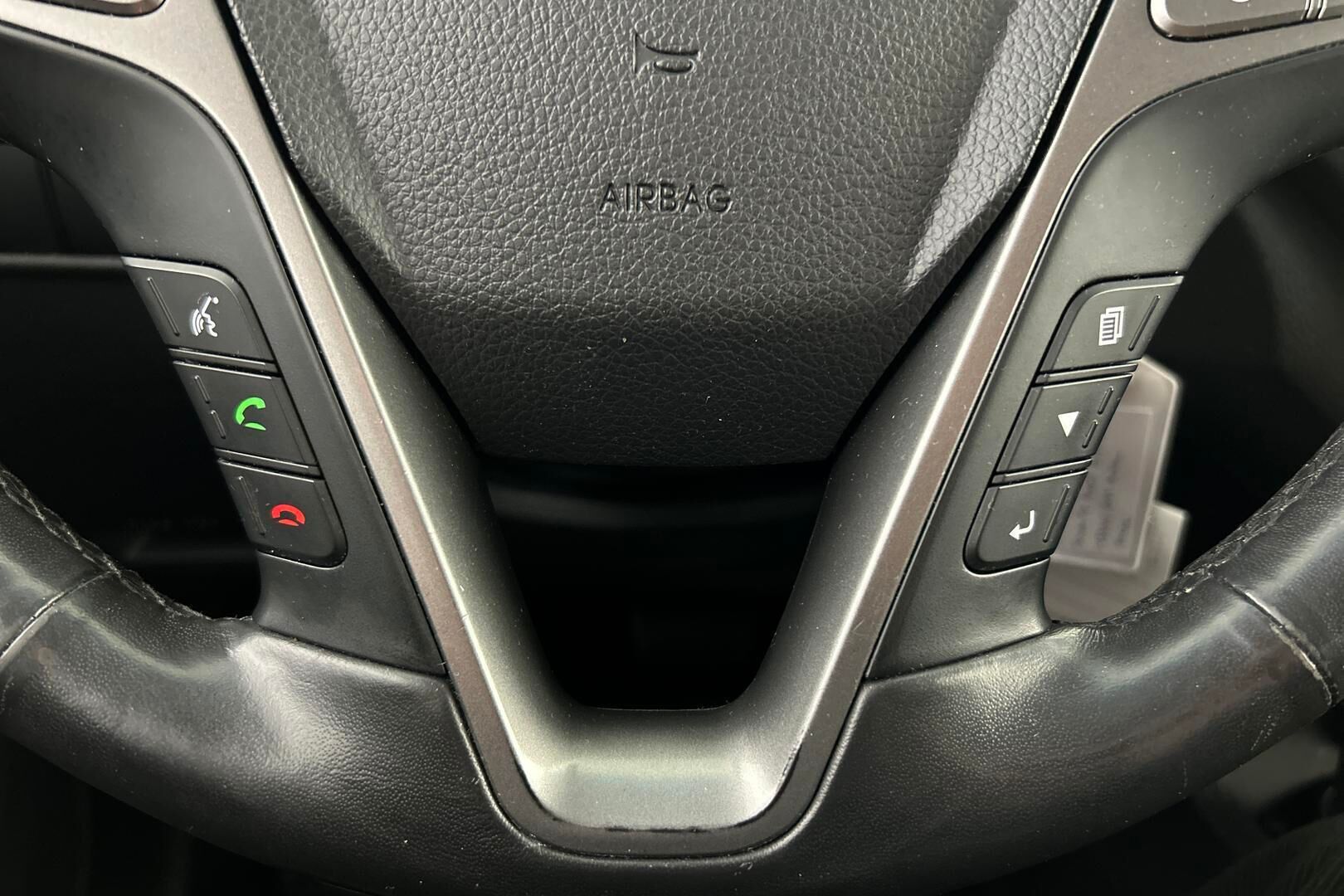 Hyundai Santa Fe iso kuva 19