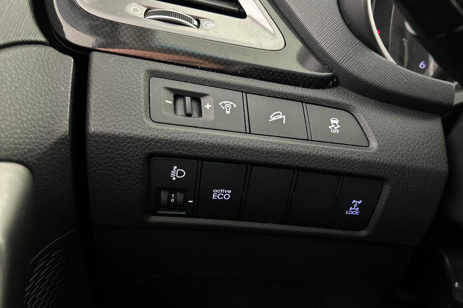 Hyundai Santa Fe iso kuva 20