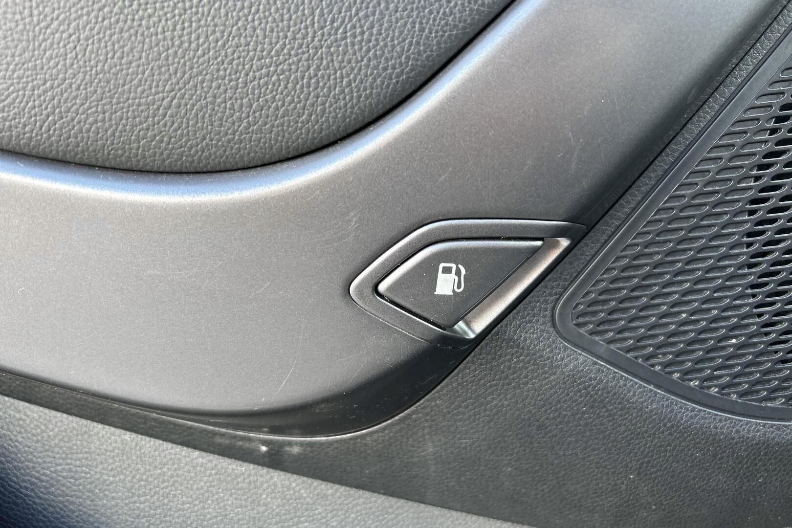 Hyundai Santa Fe iso kuva 25