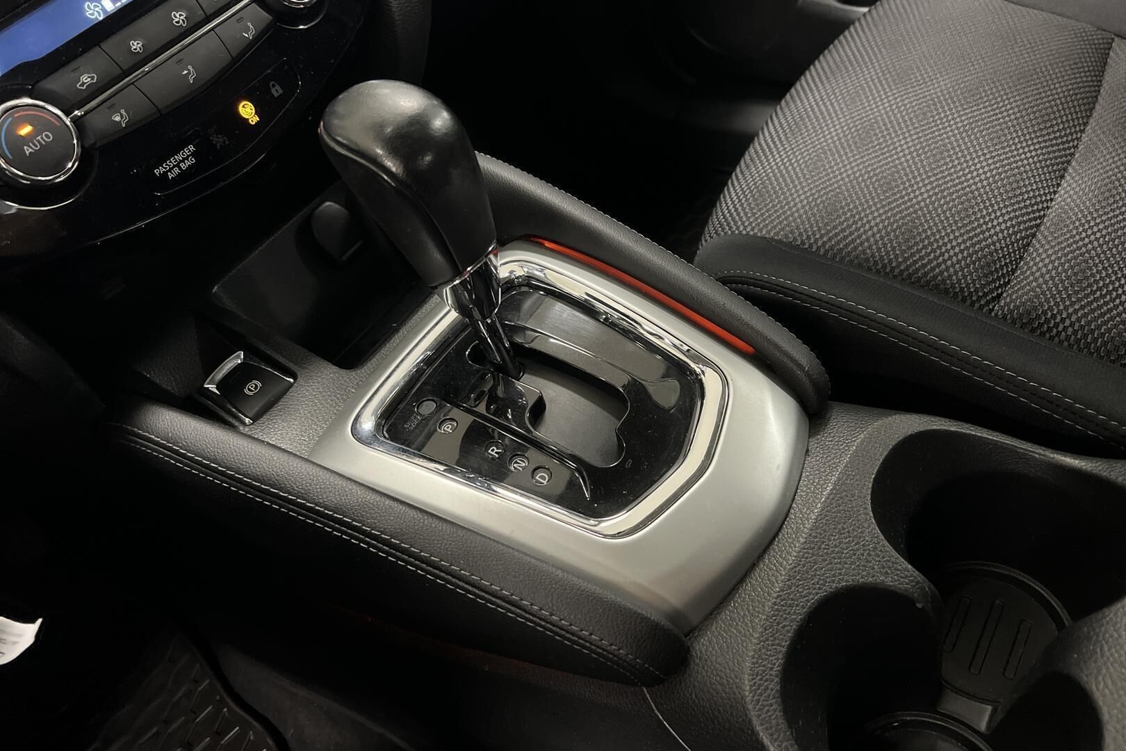 Nissan Qashqai iso kuva 16