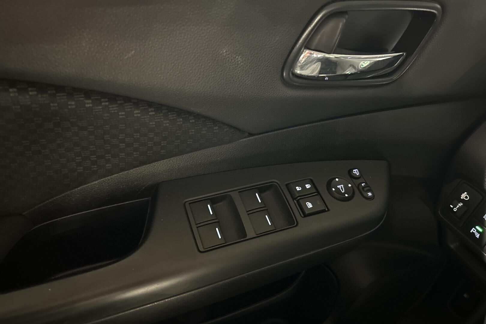 Honda CR-V iso kuva 15