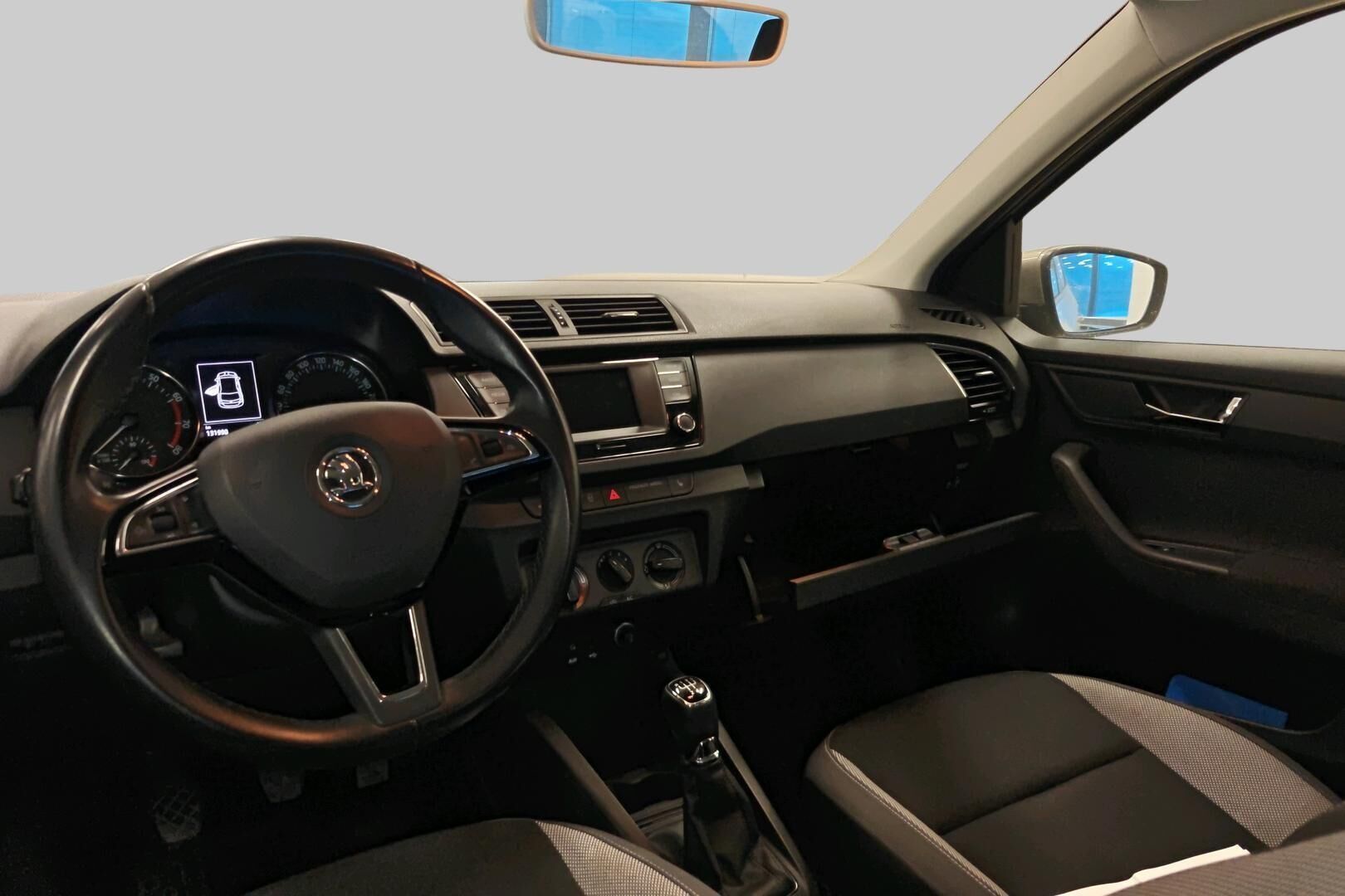 Skoda Fabia iso kuva 2