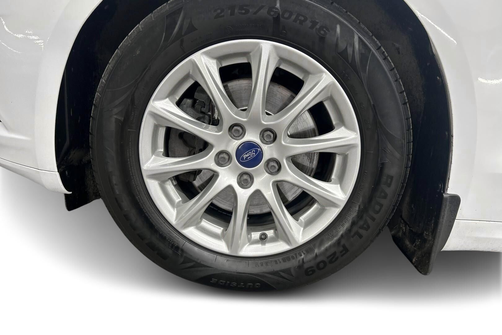 Ford Mondeo iso kuva 13