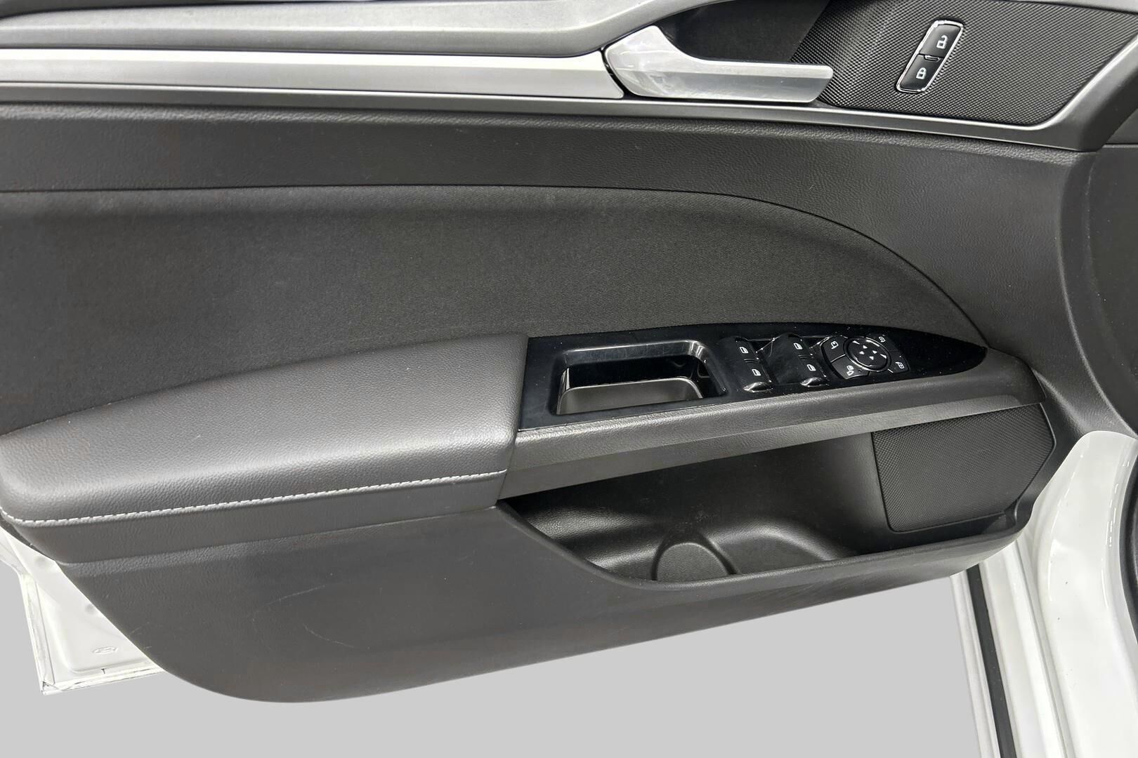 Ford Mondeo iso kuva 14