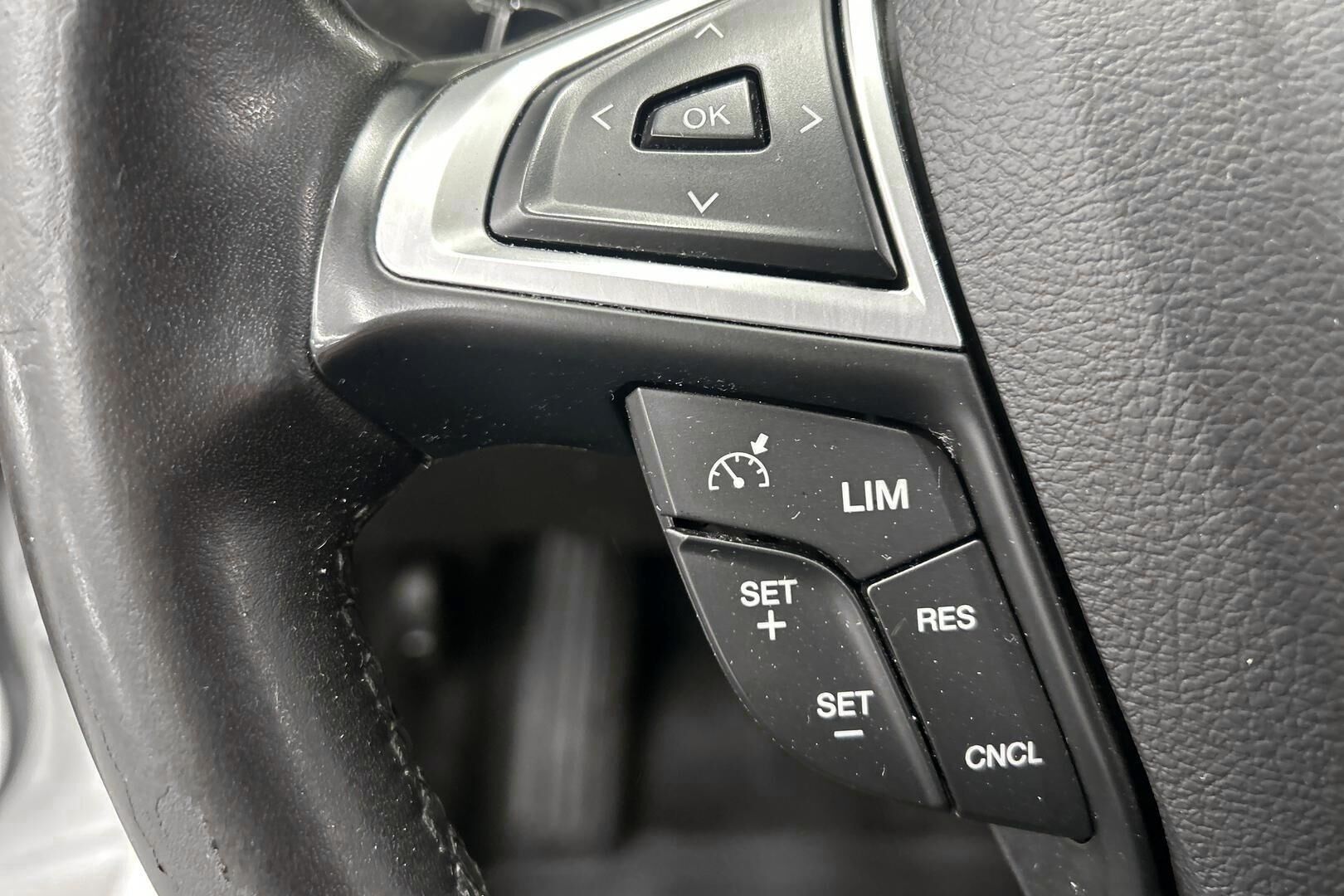 Ford Mondeo iso kuva 15