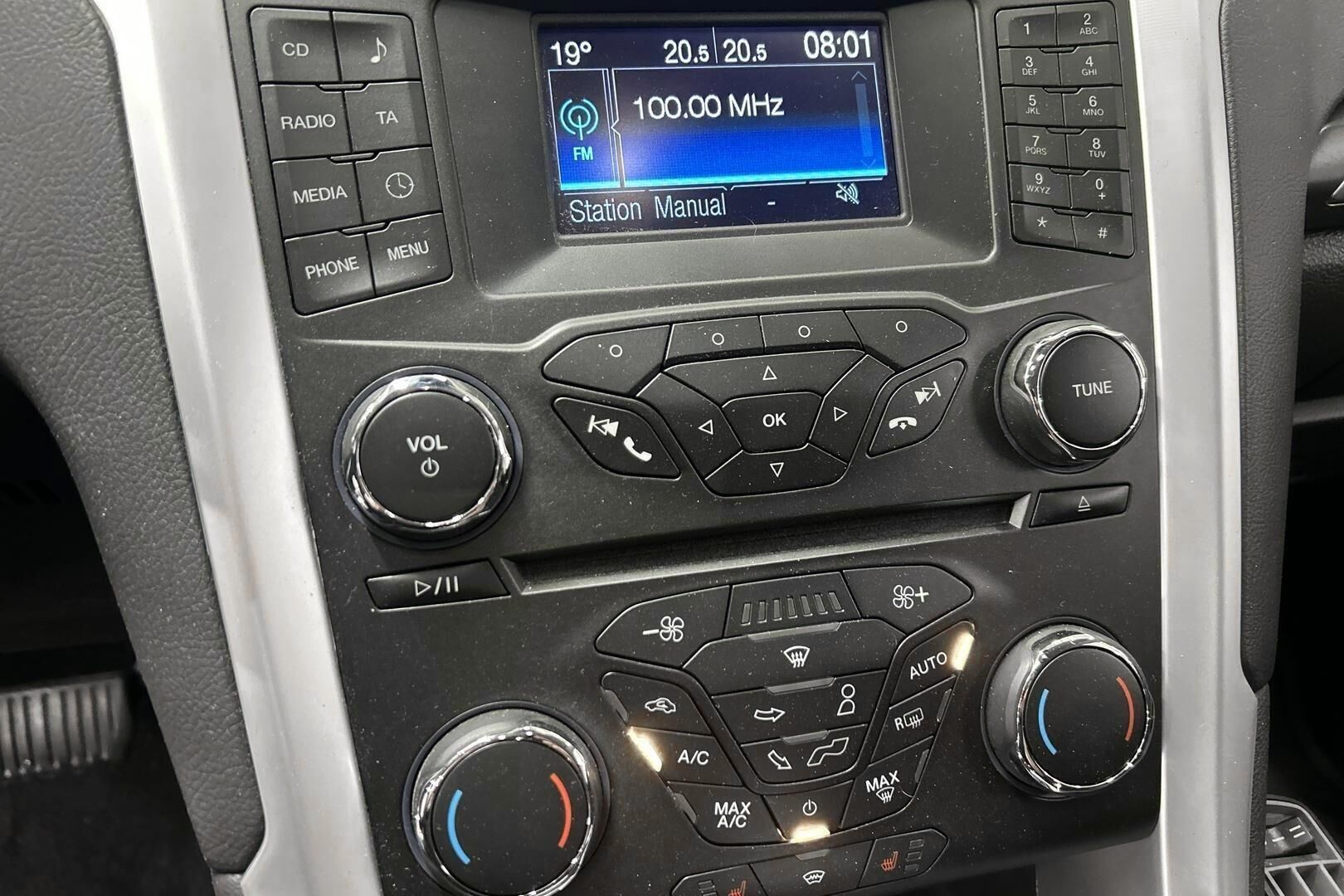 Ford Mondeo iso kuva 19
