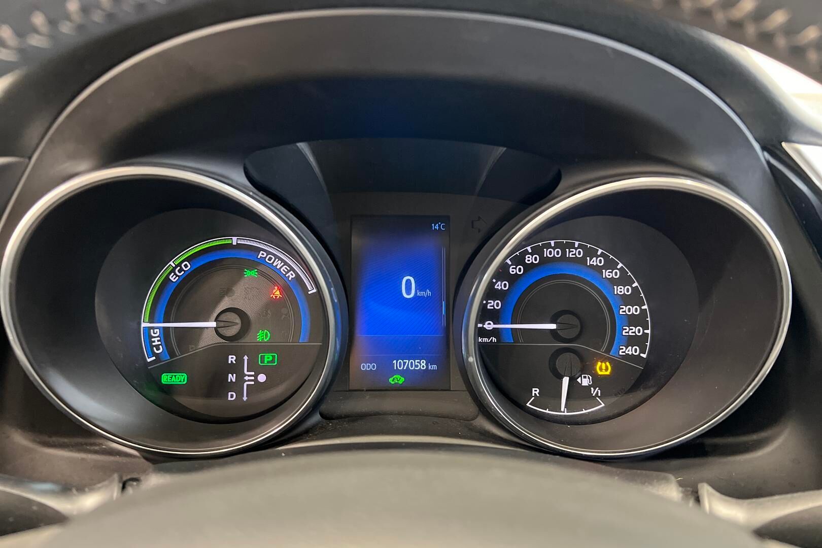 Toyota Auris iso kuva 14