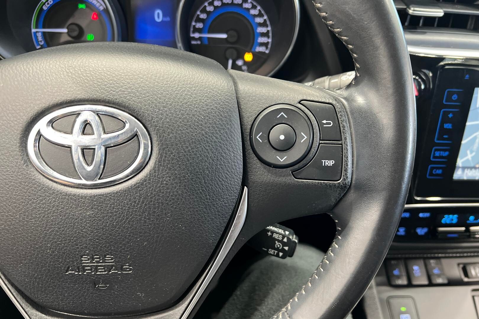 Toyota Auris iso kuva 20