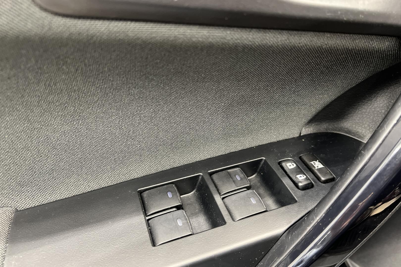 Toyota Auris iso kuva 23