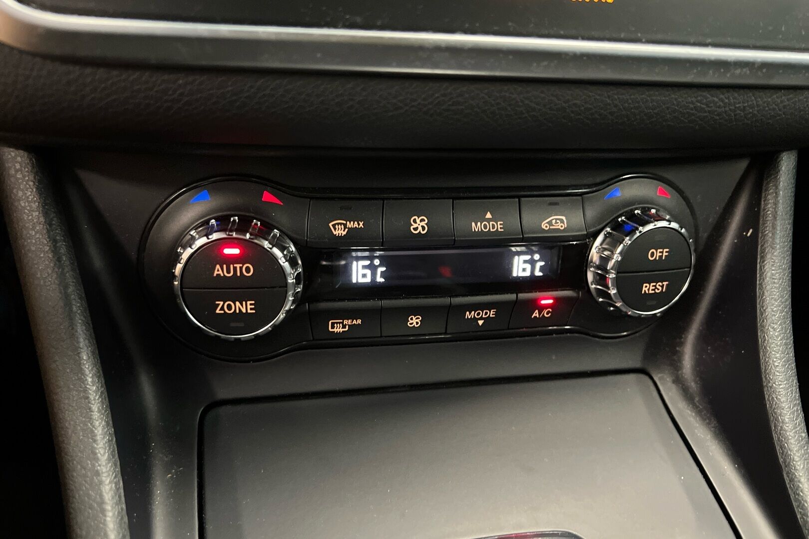 Mercedes-Benz CLA iso kuva 14