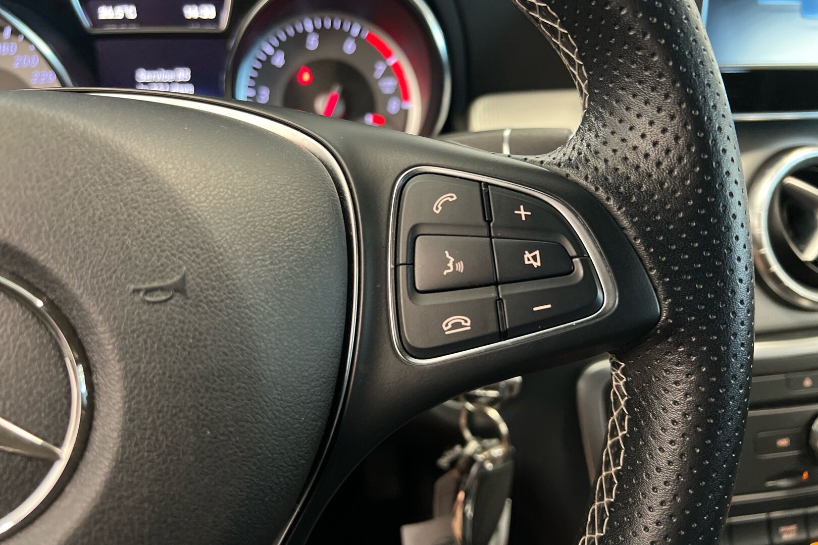 Mercedes-Benz CLA iso kuva 16