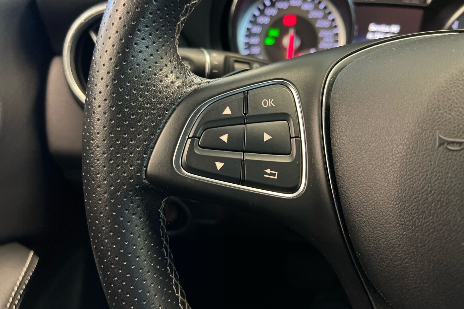 Mercedes-Benz CLA iso kuva 17