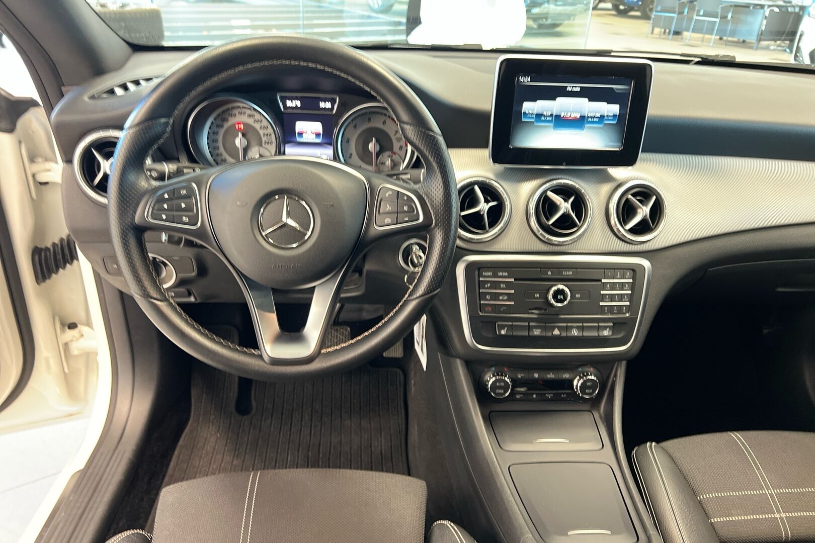 Mercedes-Benz CLA iso kuva 21