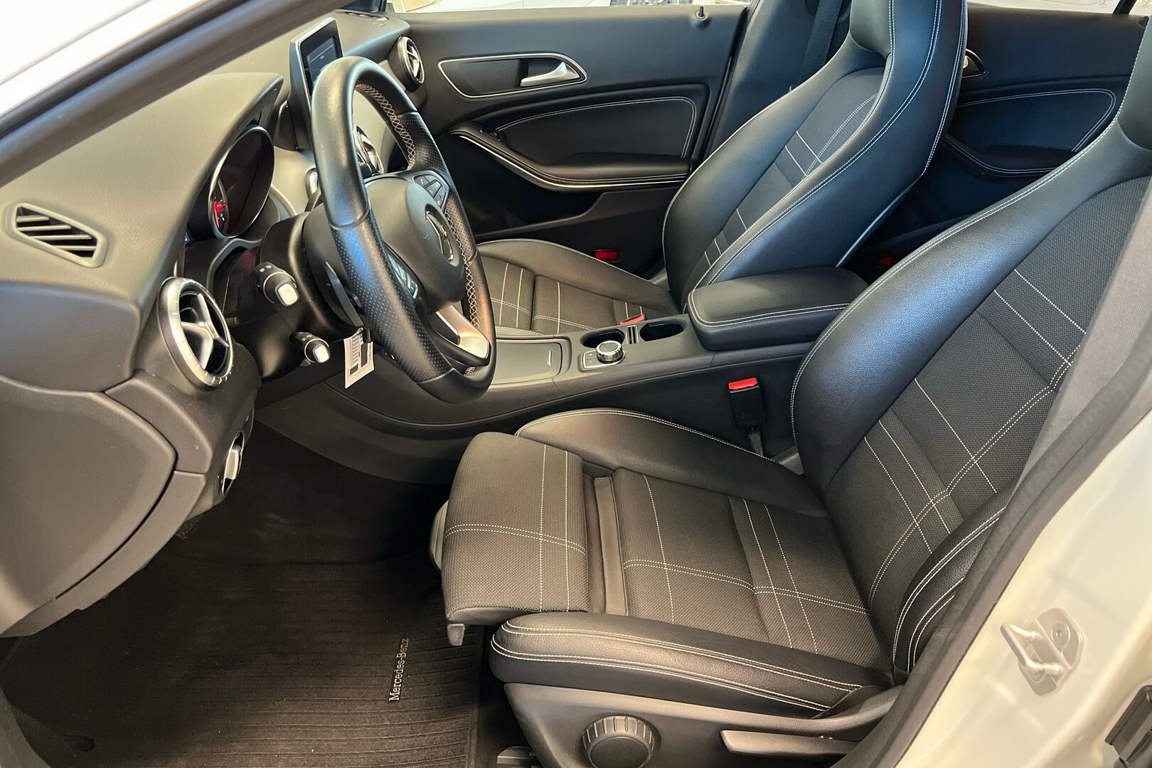 Mercedes-Benz CLA iso kuva 7