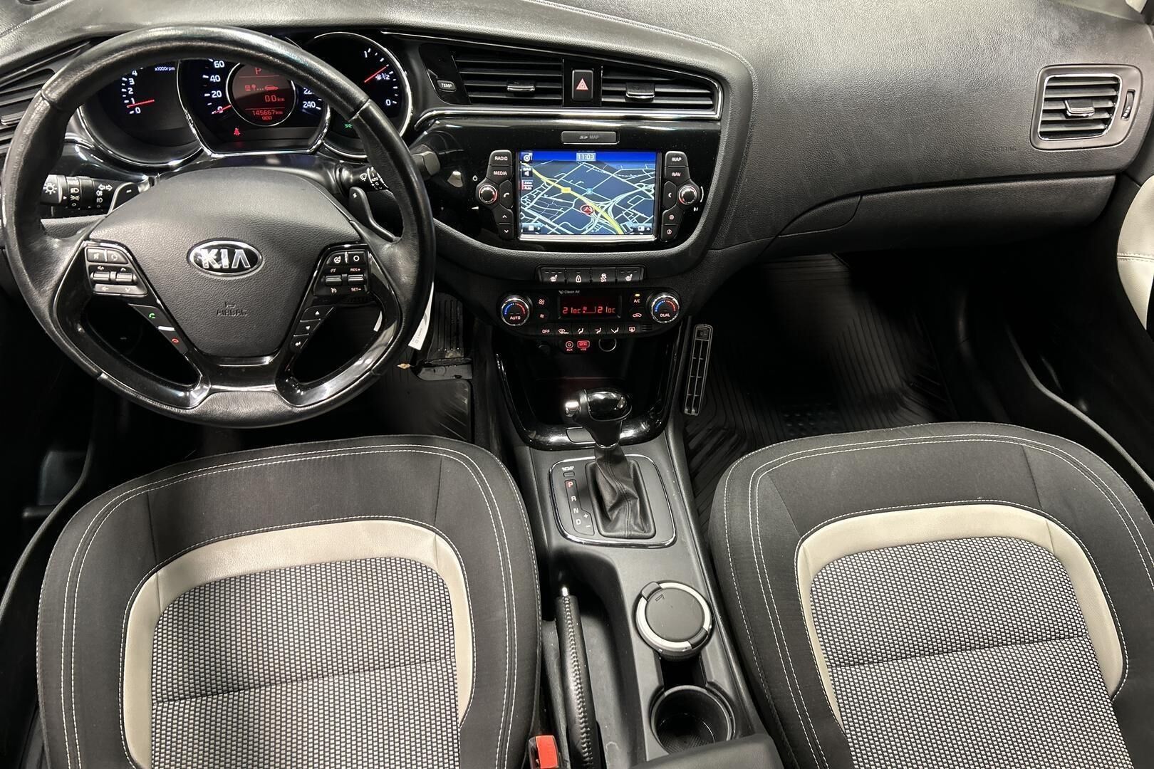 Kia cee'd iso kuva 11