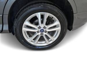 Ford Kuga esikatselu 13