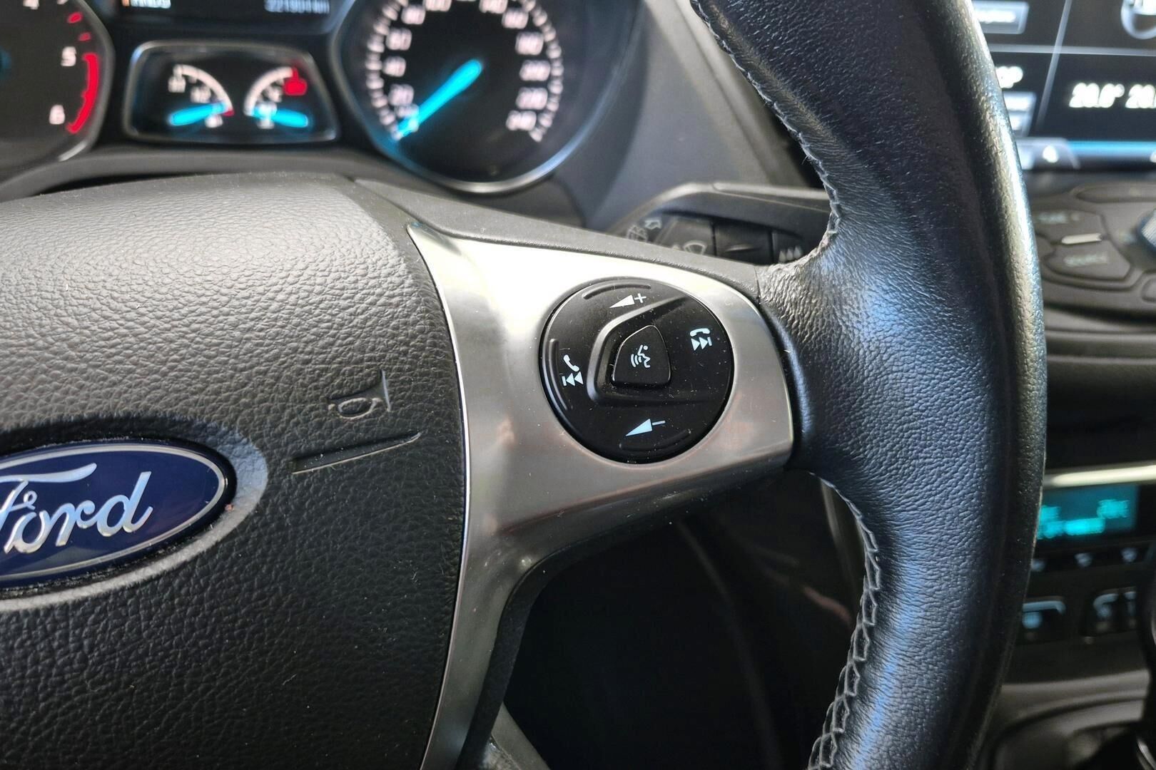 Ford Kuga iso kuva 18