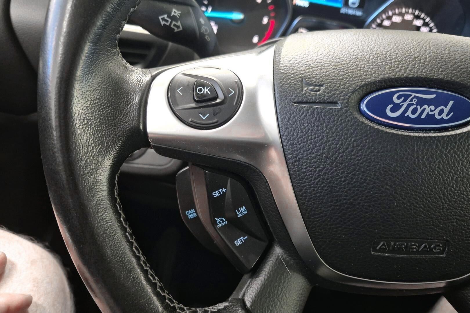 Ford Kuga iso kuva 19