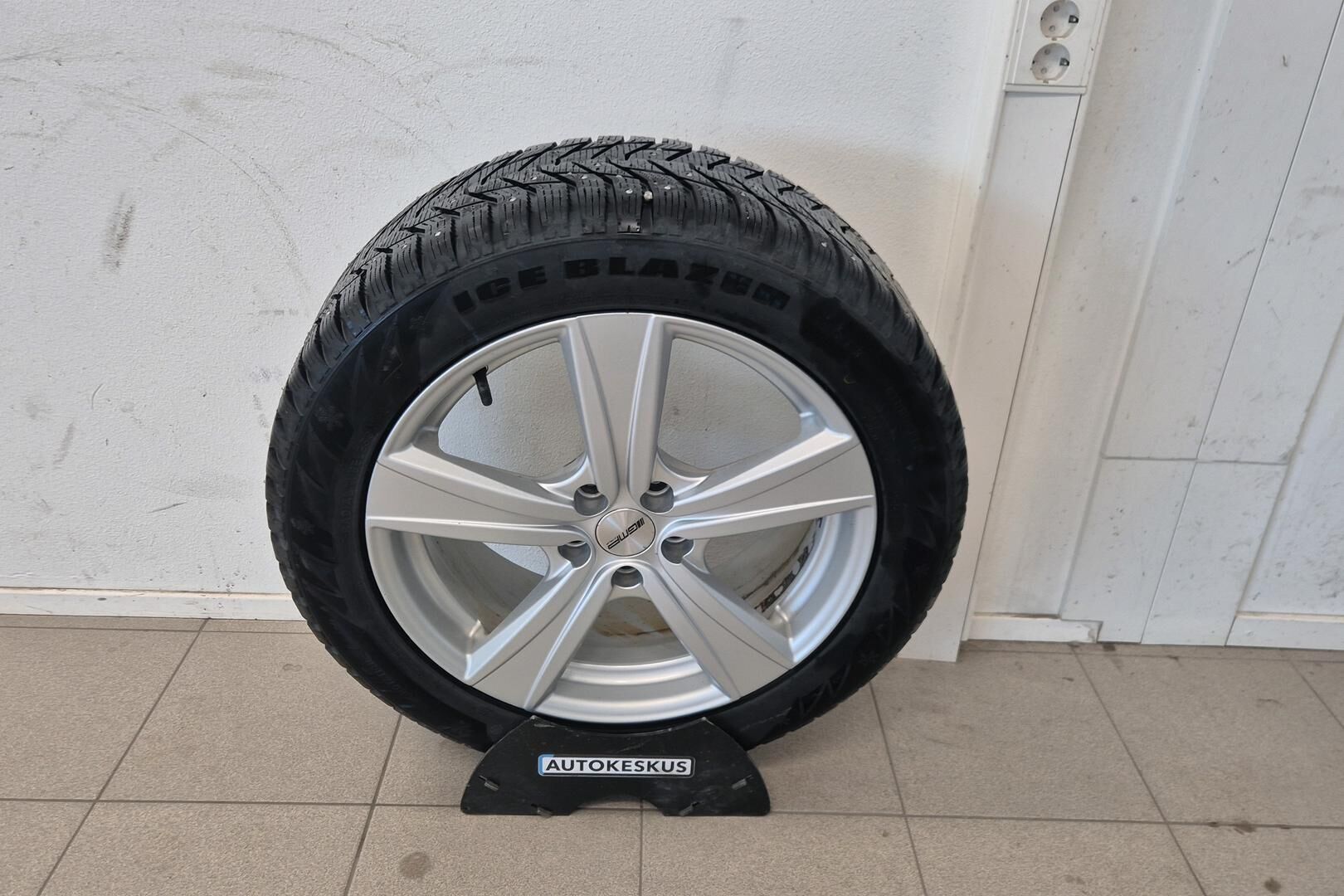 Ford Kuga iso kuva 23