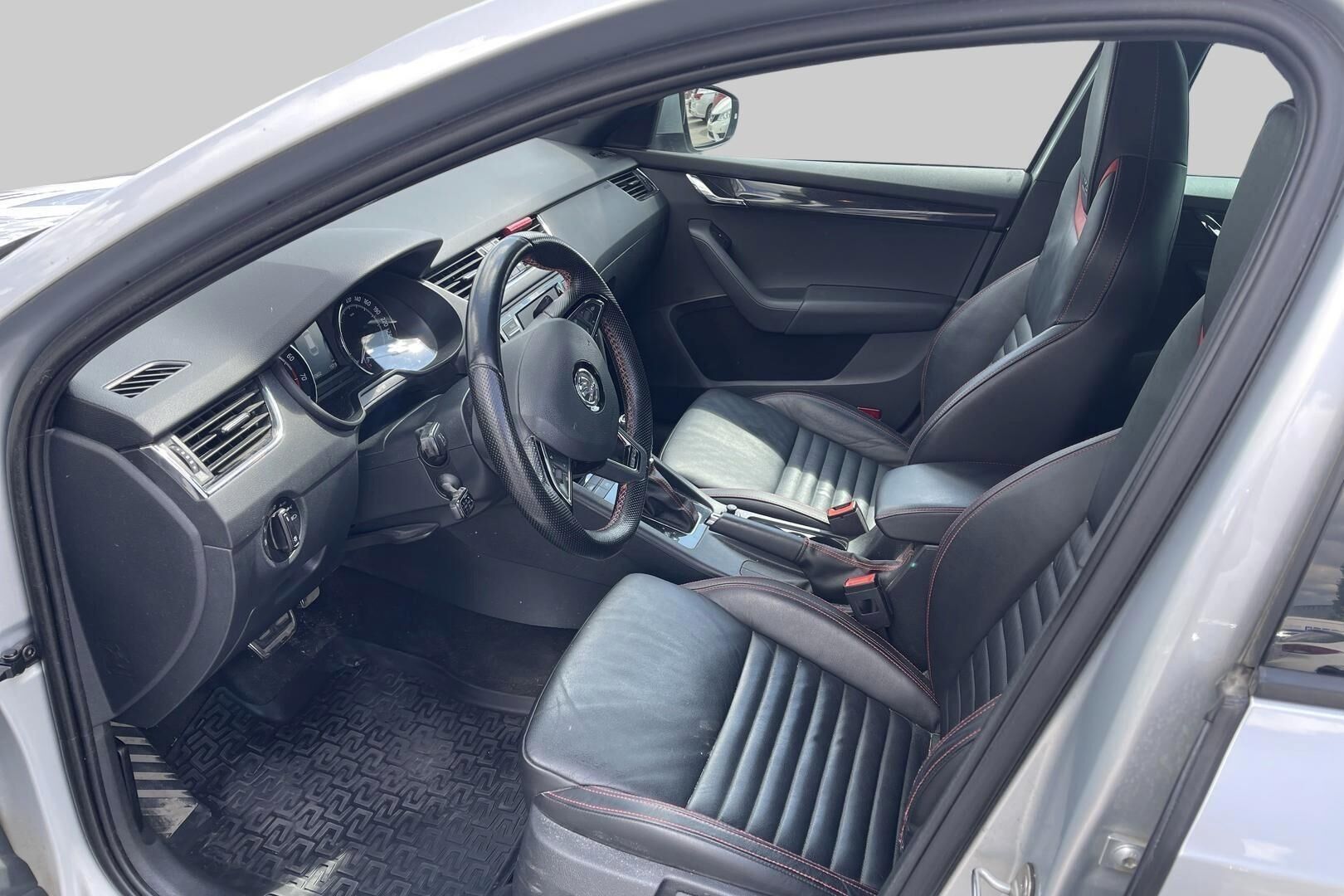 Skoda Octavia iso kuva 3