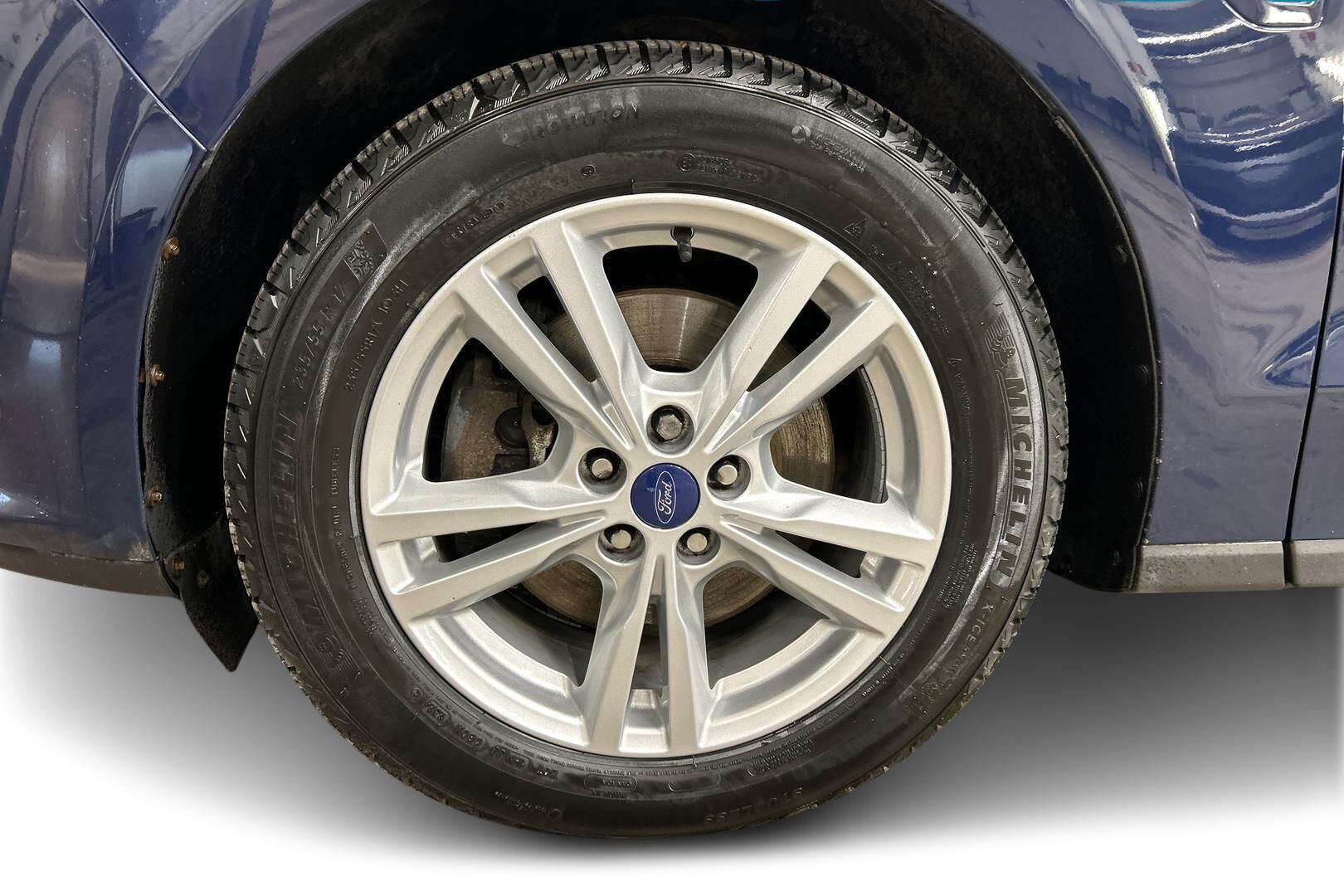 Ford S-Max iso kuva 13