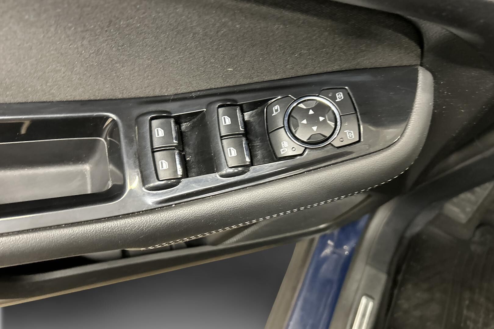 Ford S-Max iso kuva 21