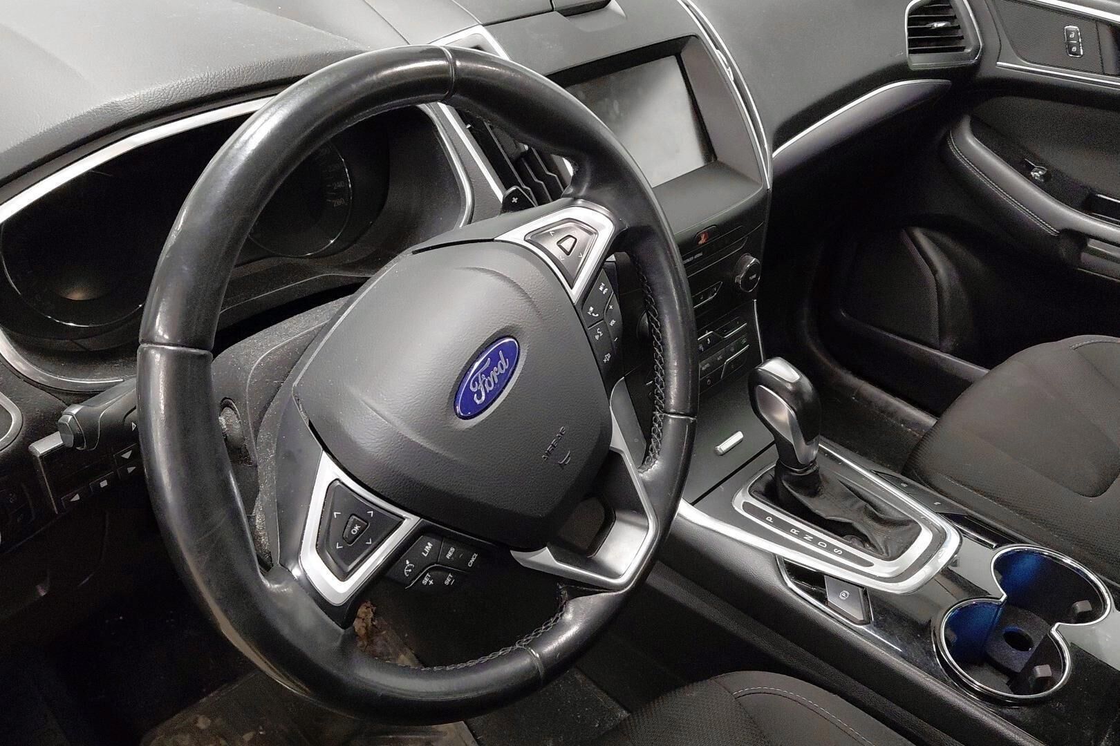 Ford S-Max iso kuva 23