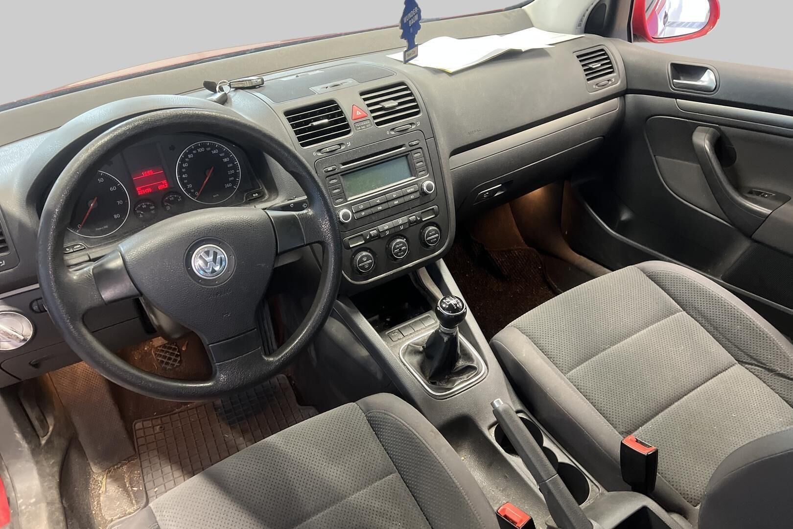 Volkswagen Golf iso kuva 11