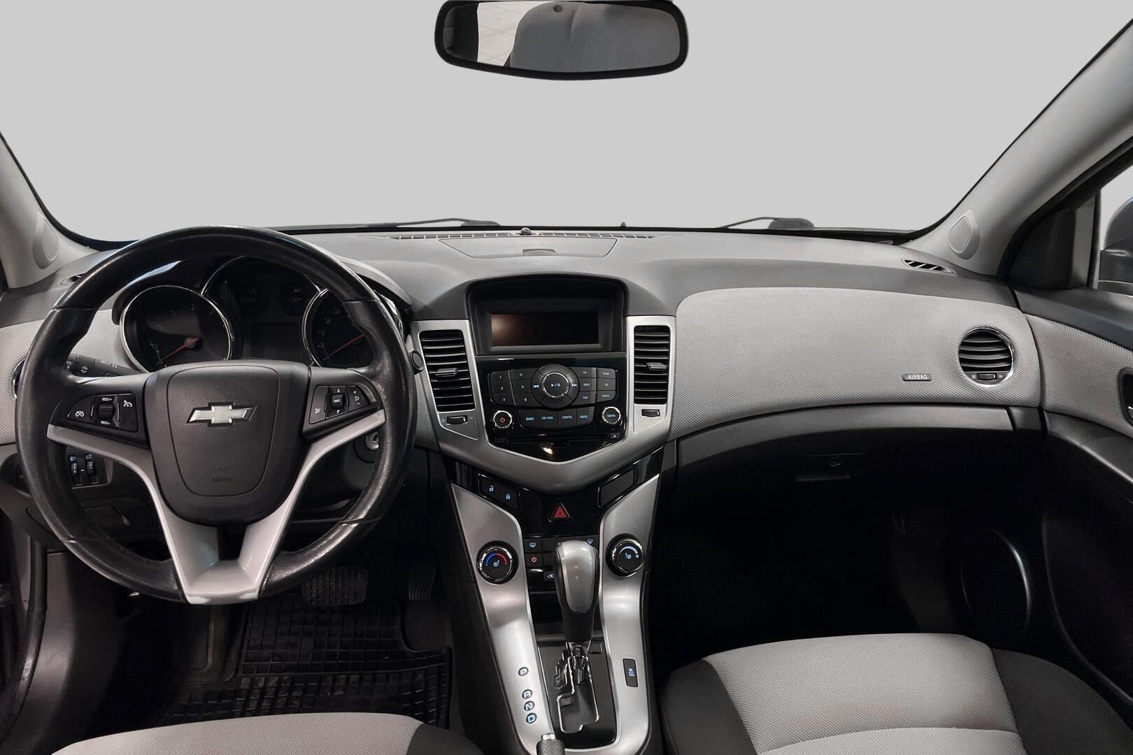 Chevrolet Cruze iso kuva 10