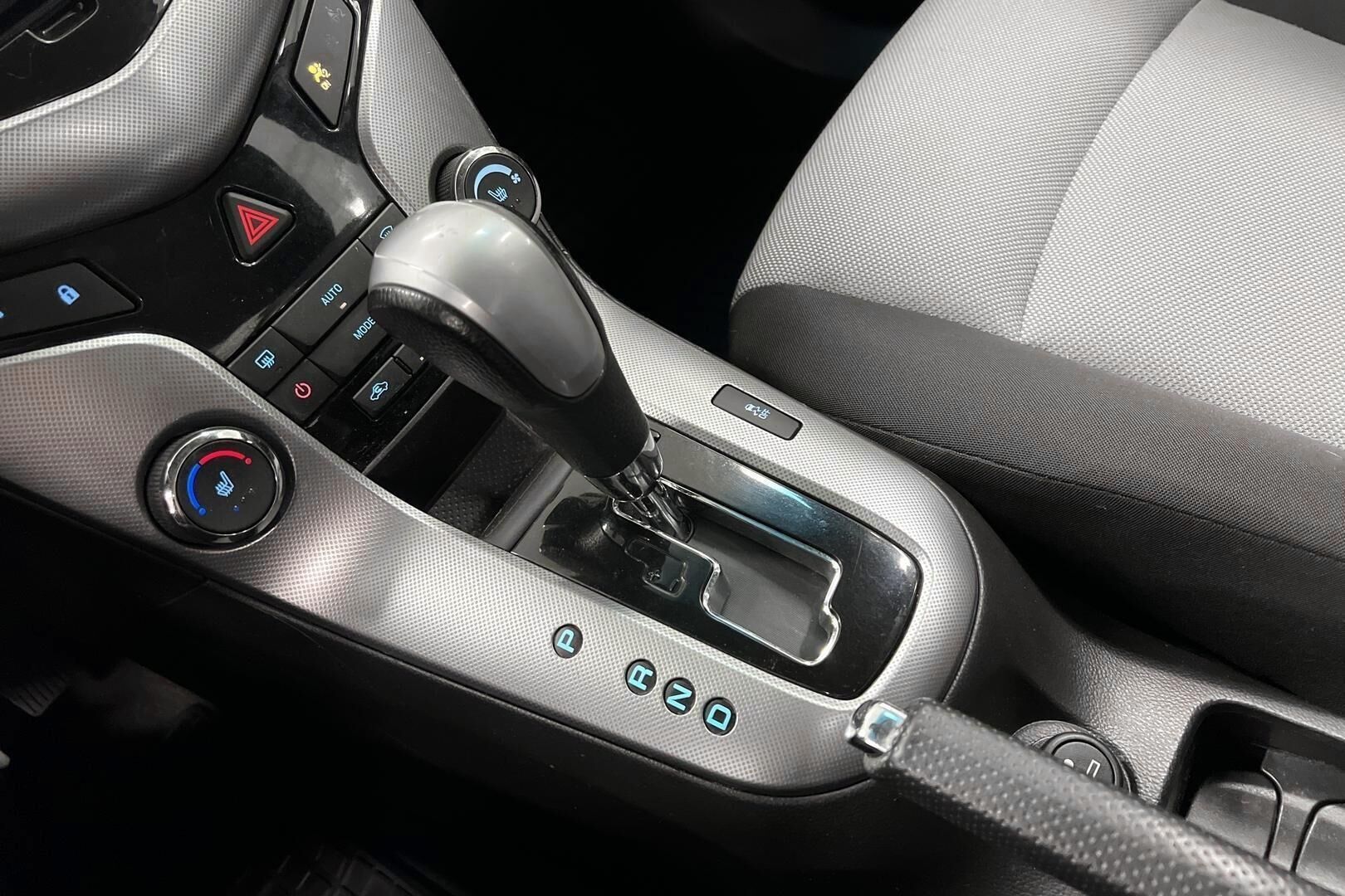 Chevrolet Cruze iso kuva 14