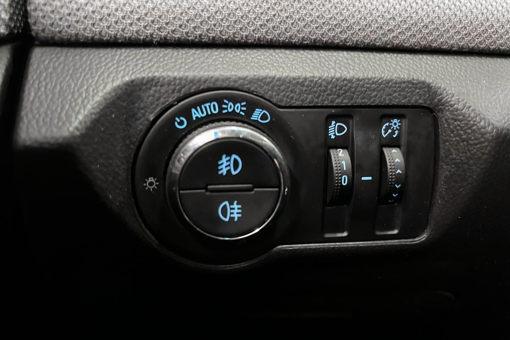 Chevrolet Cruze iso kuva 16