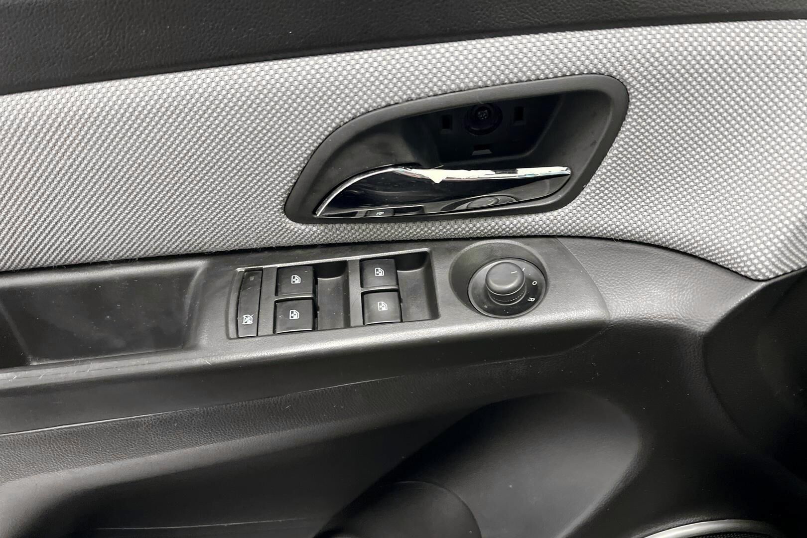 Chevrolet Cruze iso kuva 17