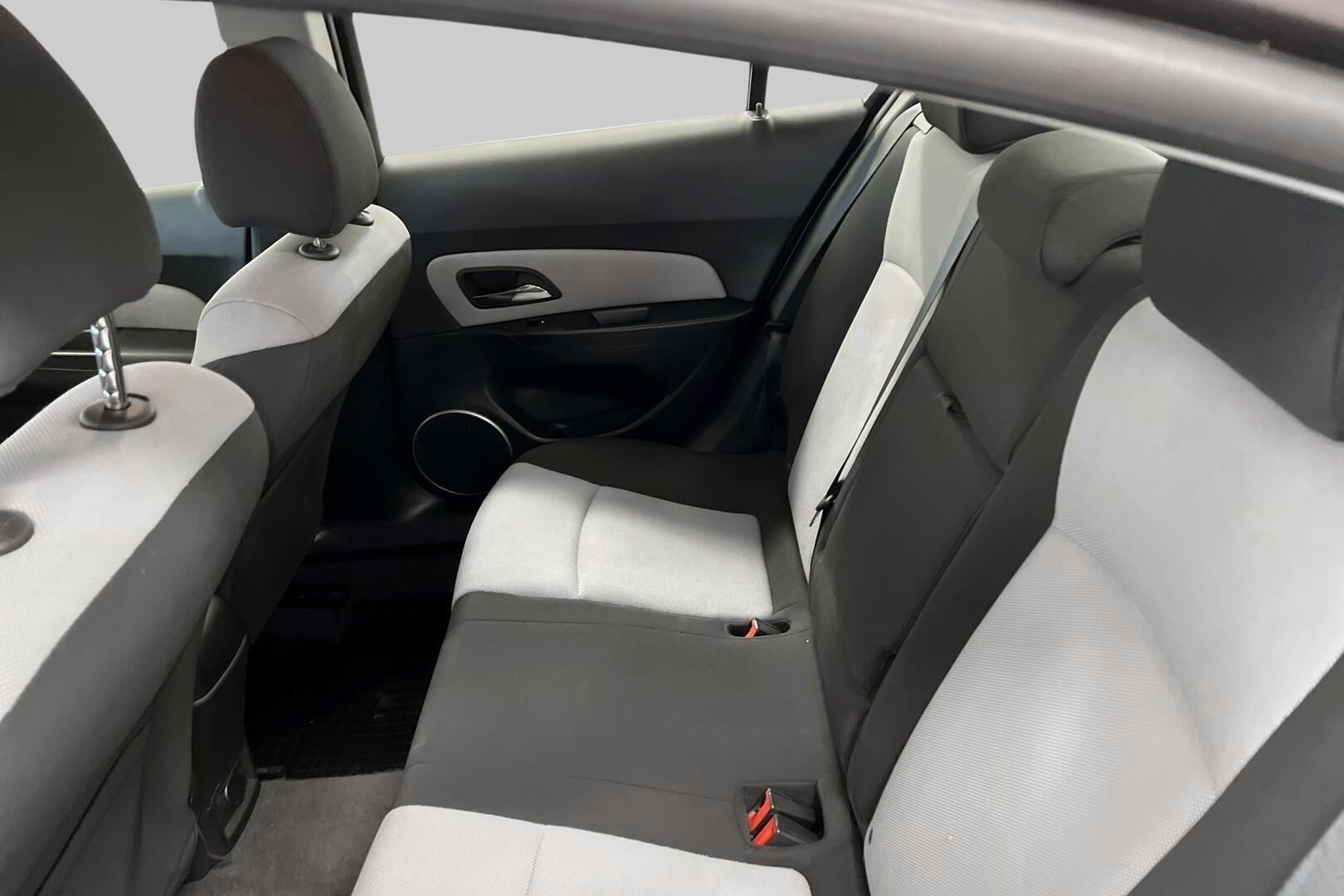 Chevrolet Cruze iso kuva 9