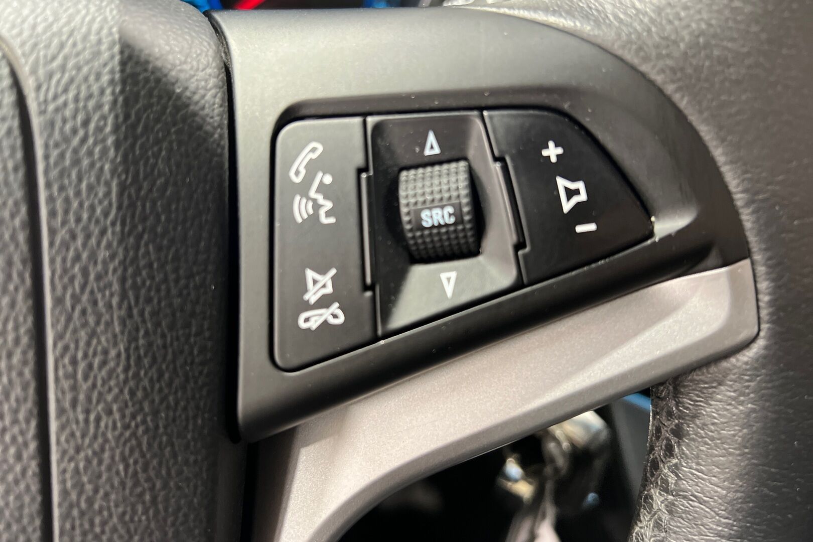 Chevrolet Cruze iso kuva 10