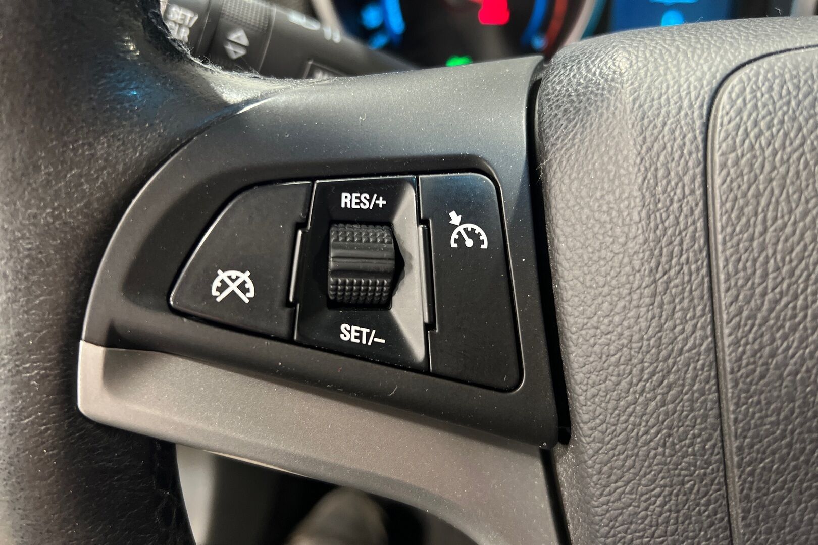 Chevrolet Cruze iso kuva 13