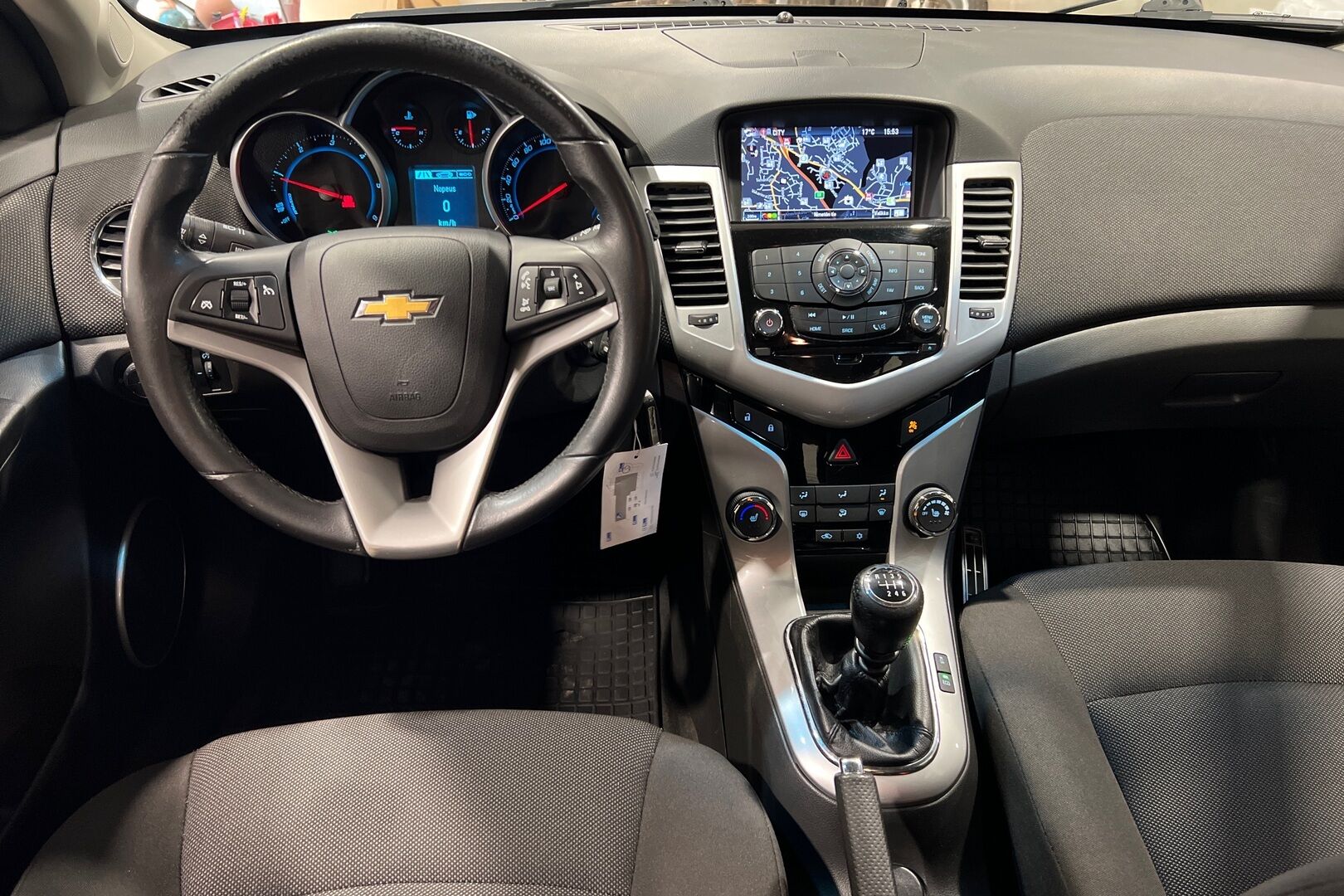 Chevrolet Cruze iso kuva 7