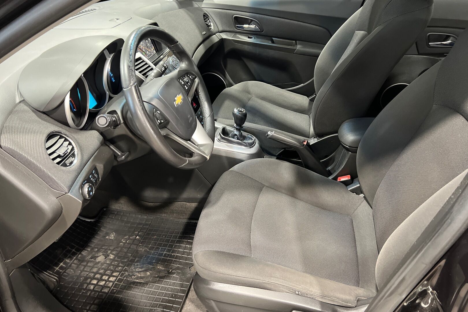 Chevrolet Cruze iso kuva 8