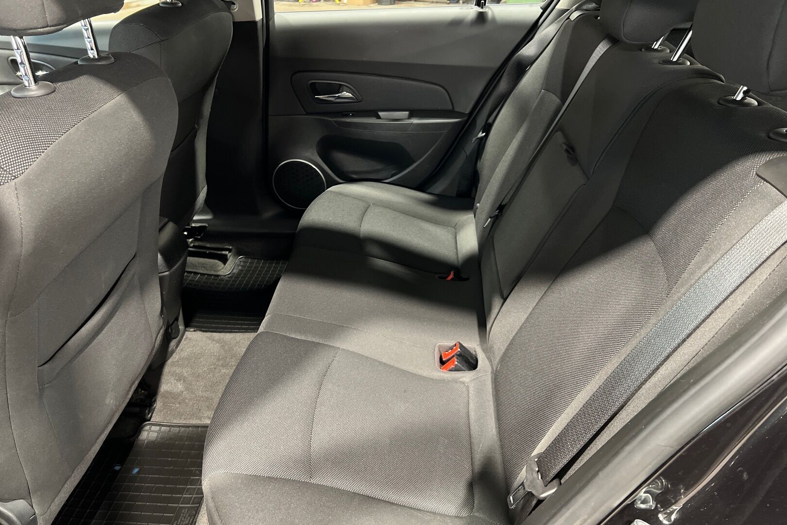 Chevrolet Cruze iso kuva 9