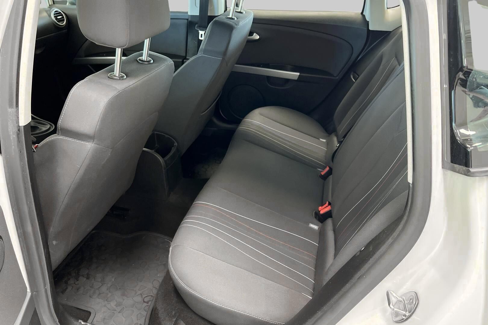 Seat Leon iso kuva 10