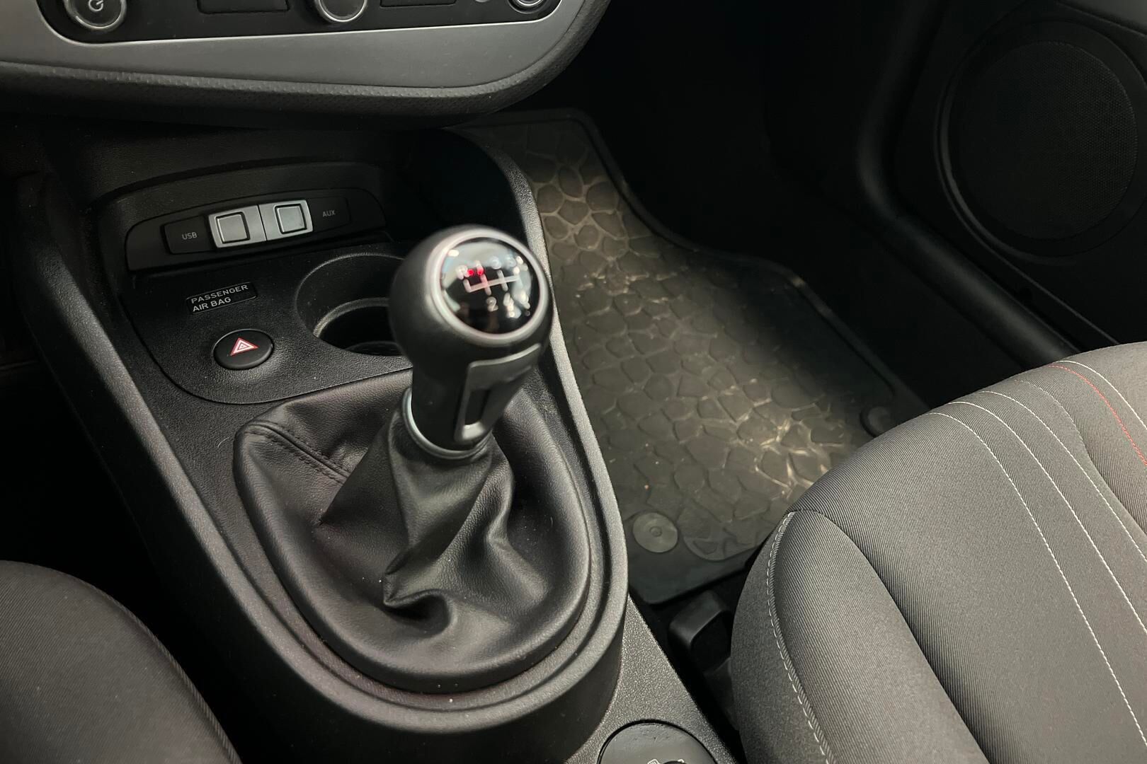 Seat Leon iso kuva 16