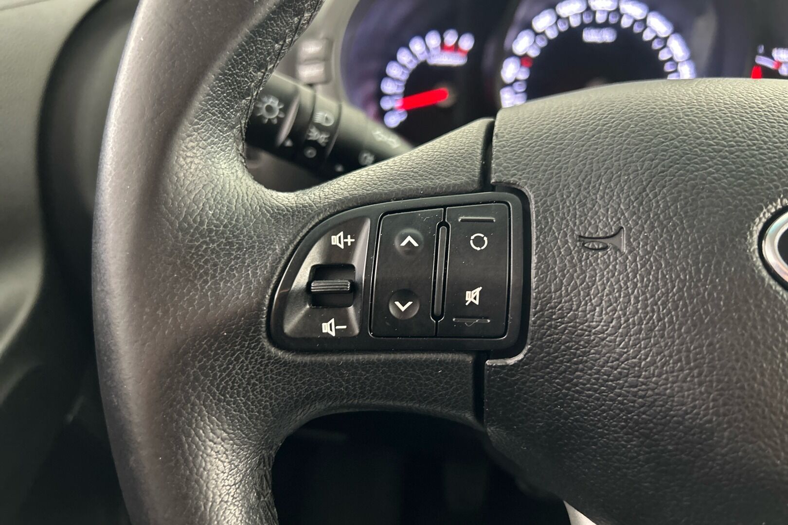 KIA Sportage iso kuva 12