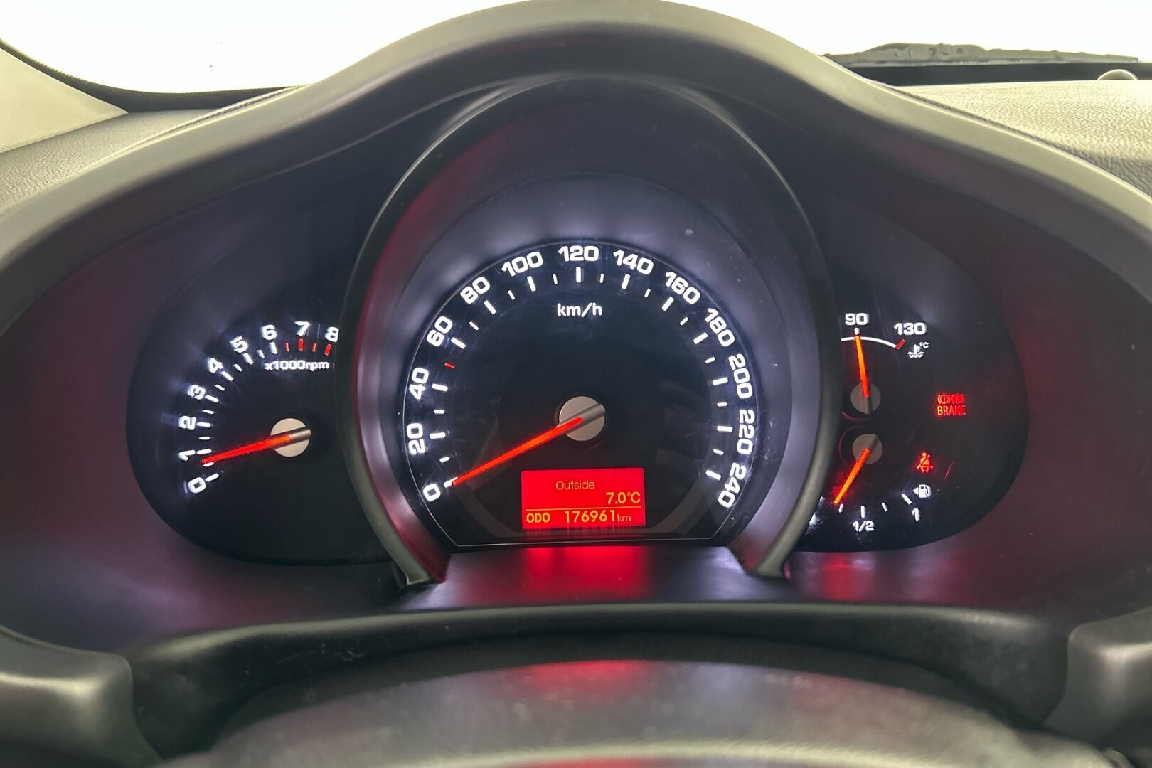 KIA Sportage iso kuva 14