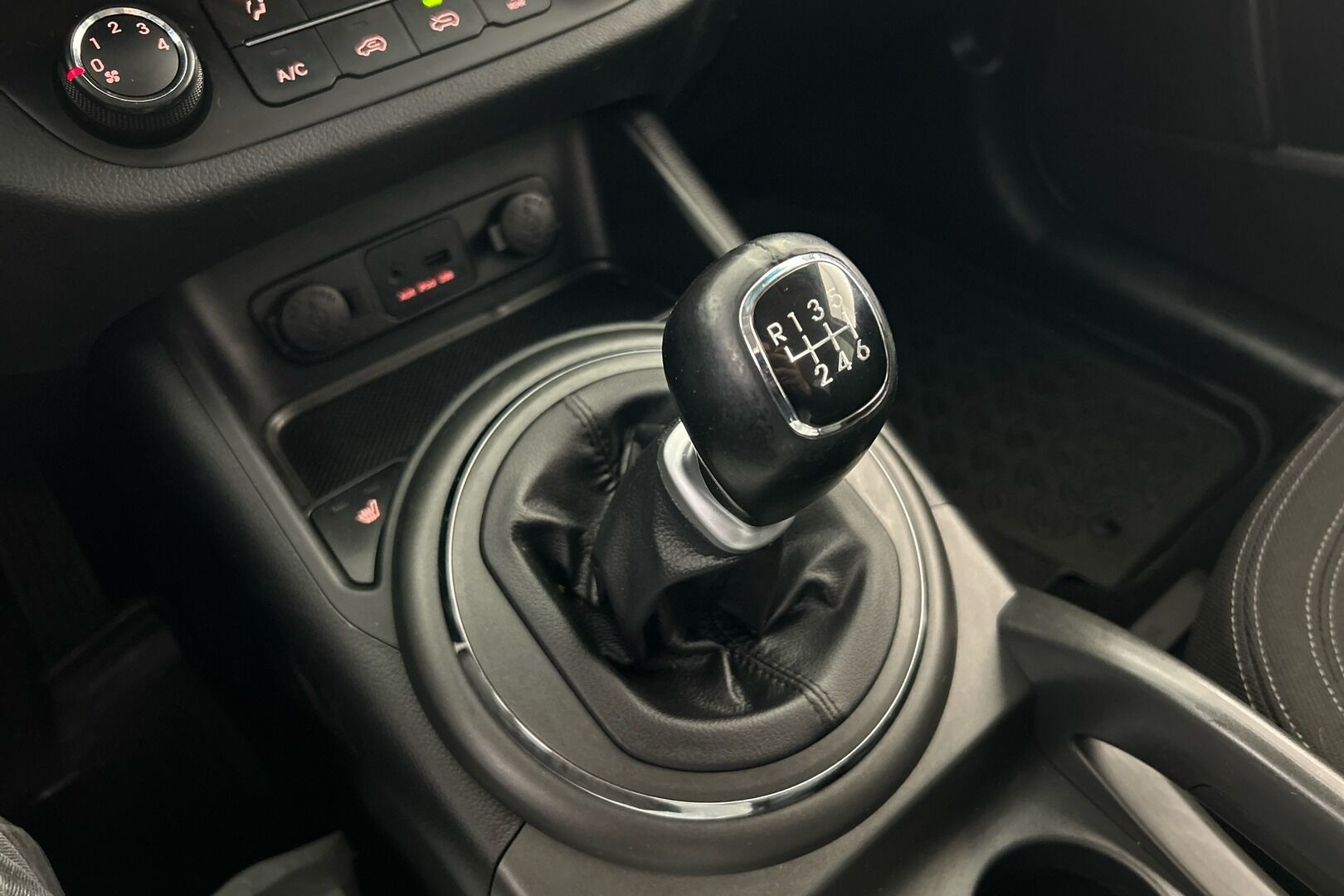 KIA Sportage iso kuva 22