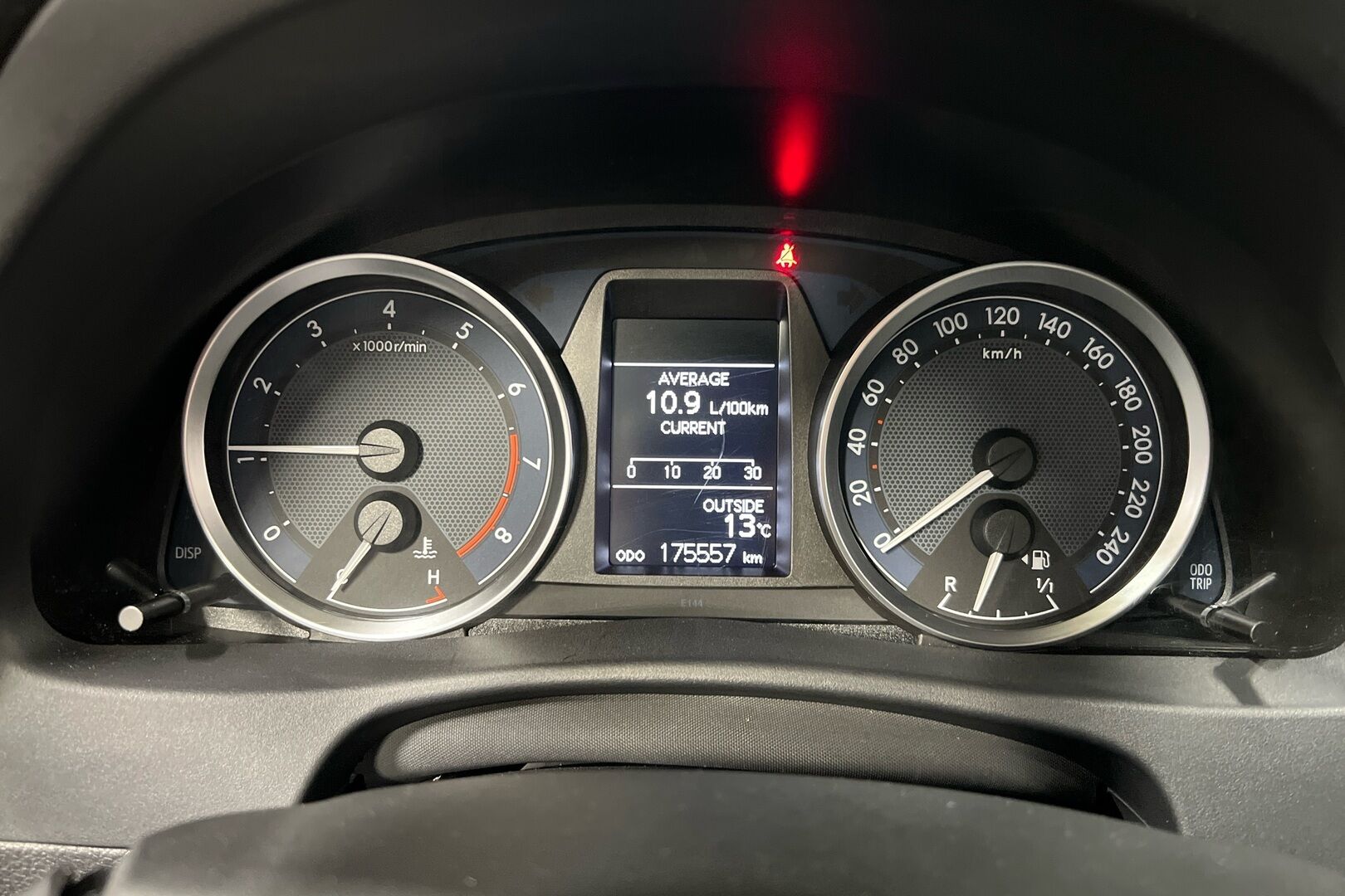 Toyota Auris iso kuva 11